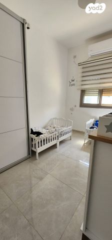 דו משפחתי, יצחק וידרקר 19, חדרה