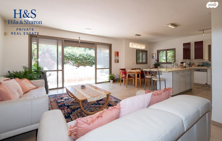 טריפלקס, פנחס רוזן, הרצליה ב', הרצליה