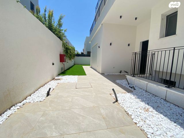 דירת גן, דרך הרעות, פרדסיה, פרדסיה