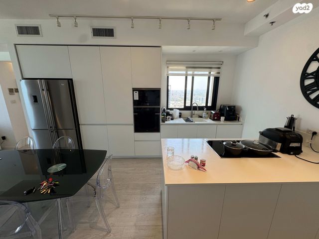 דירה, יצחק שדה, דרום מערב ותיק, בת ים