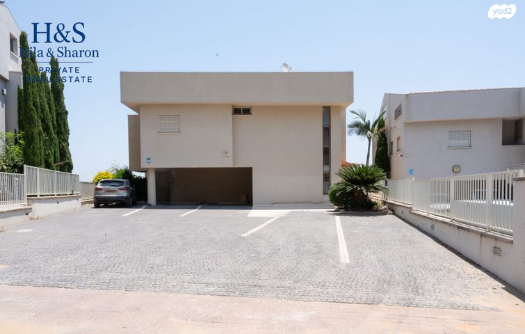 טריפלקס, פנחס רוזן, הרצליה ב', הרצליה