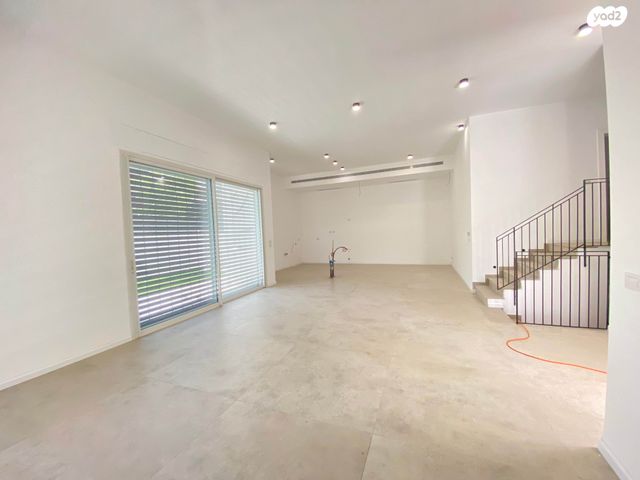 דירת גן, דרך הרעות, פרדסיה, פרדסיה