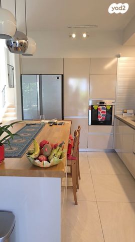 דו משפחתי, אבן יהודה