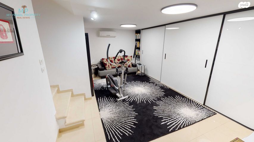 דו משפחתי, השמורה, זכרון יעקב