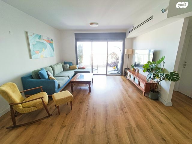 דירה, יצחק שמיר, רמת הדר, גבעת שמואל