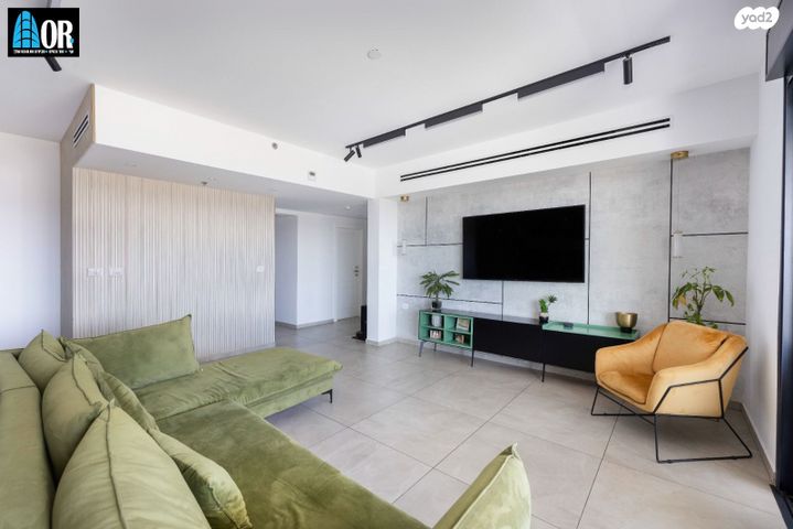 דירה, יעקב דורי, נאות שמיר, רמלה