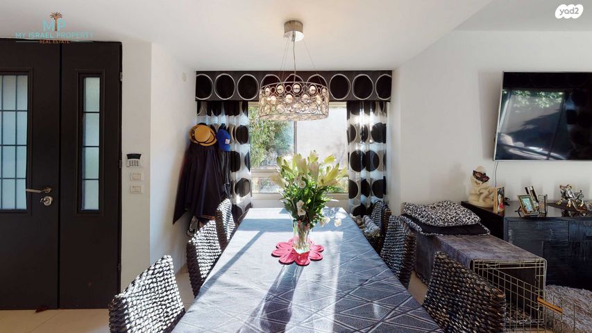 דו משפחתי, השמורה, זכרון יעקב