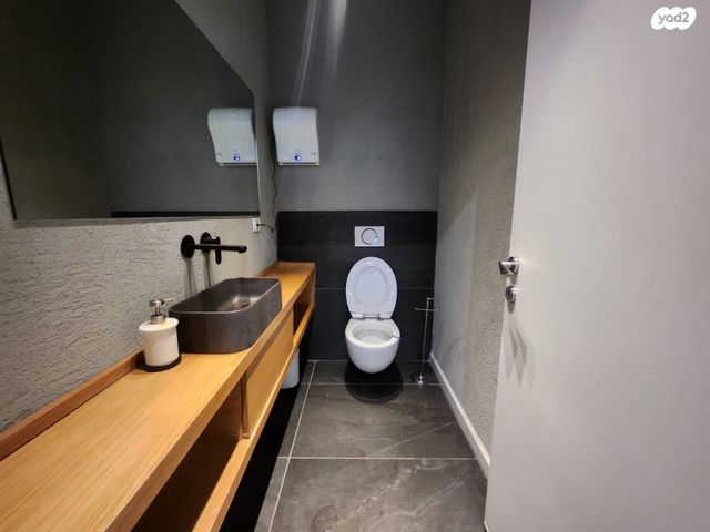 חנויות/ שטח מסחרי, נחום חת, שאר העיר, חיפה