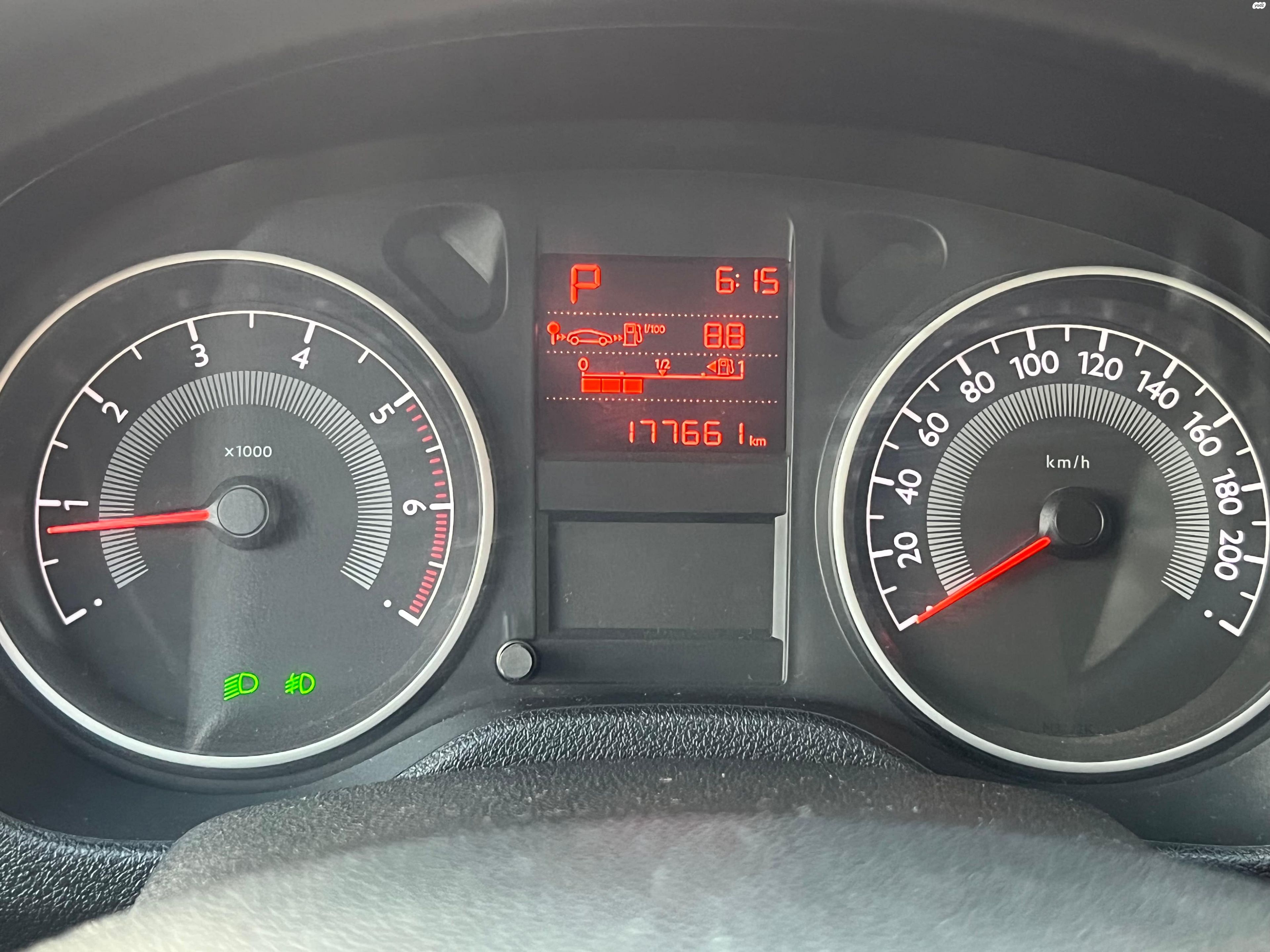 מודעת רכב פיג'ו 301