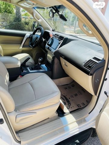 טויוטה לנד קרוזר