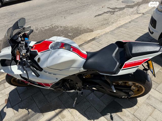 מודעת רכב ימאהה YZF-R1