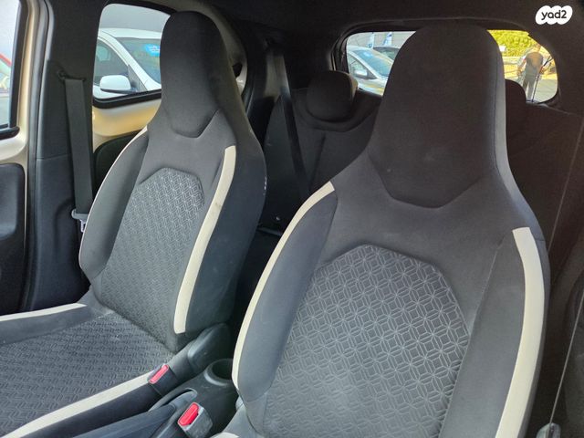 טויוטה אייגו X