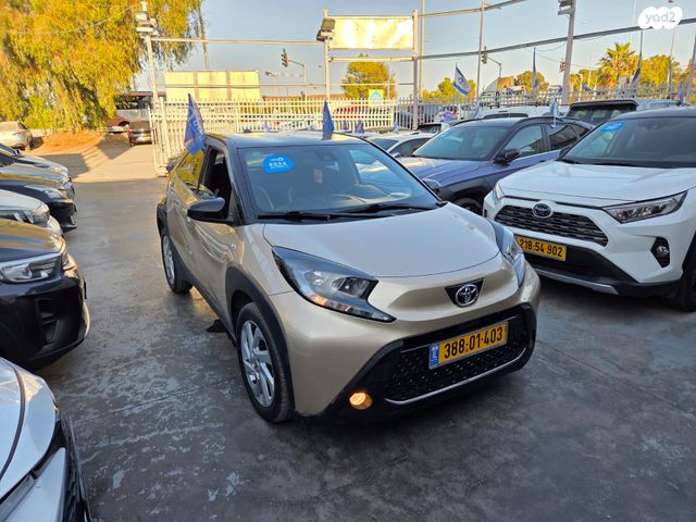 טויוטה אייגו X