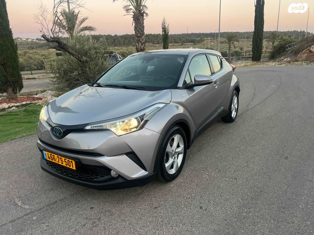 מודעת רכב טויוטה C-HR