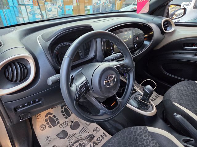 טויוטה אייגו X