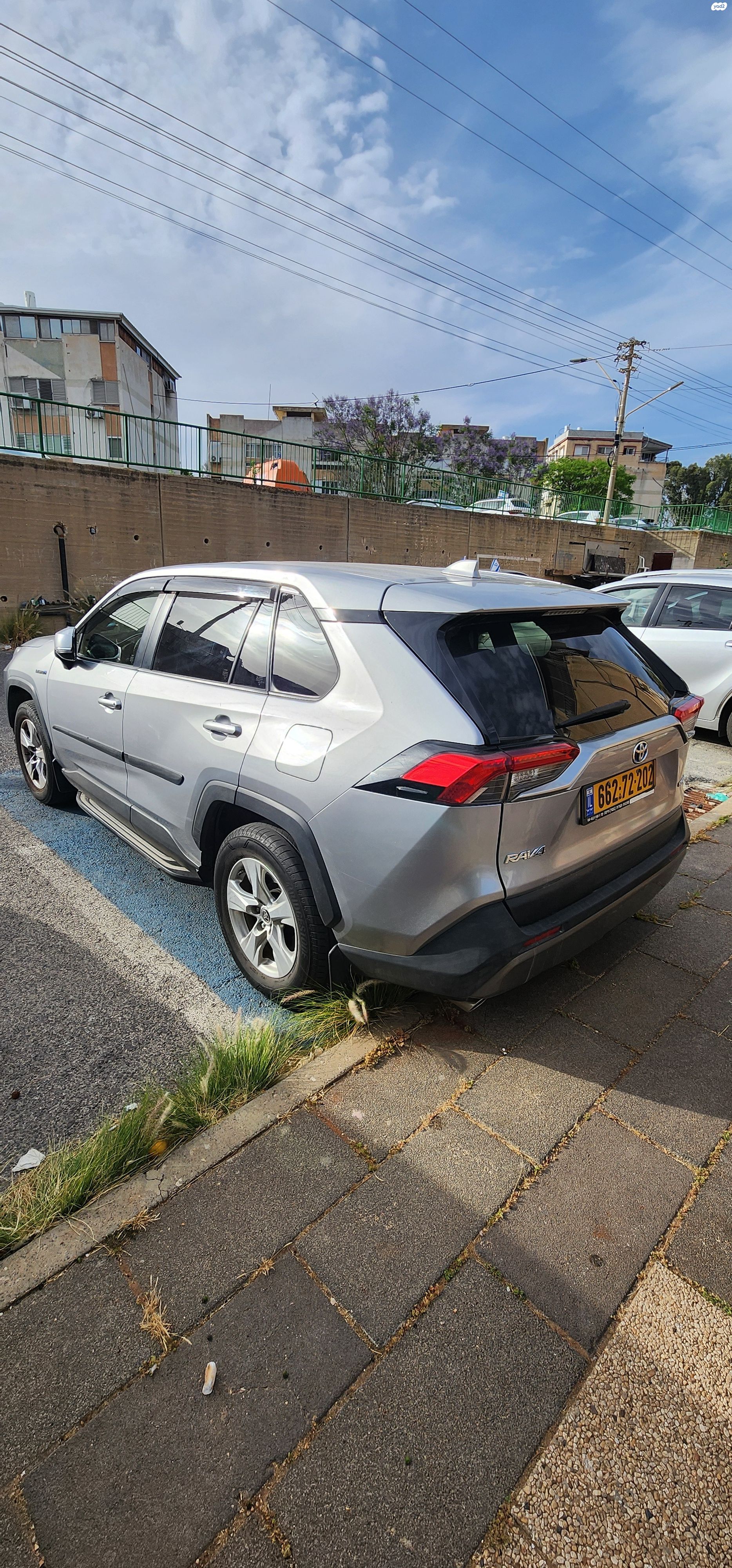 מודעת רכב טויוטה RAV4