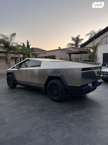 מודעת רכב טסלה סייבטראק