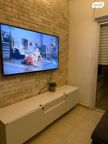 דירה, התלתן 8, צמח השדה, מעלה אדומים