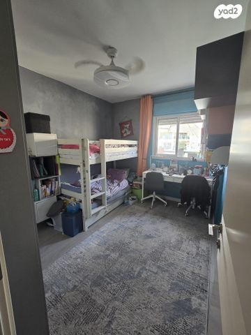 דירה, נעורים, ראשון לציון