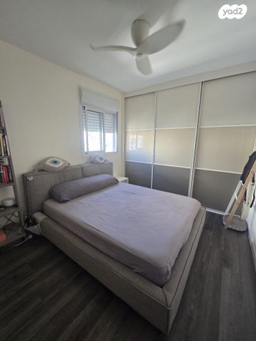 דירה, נעורים, ראשון לציון