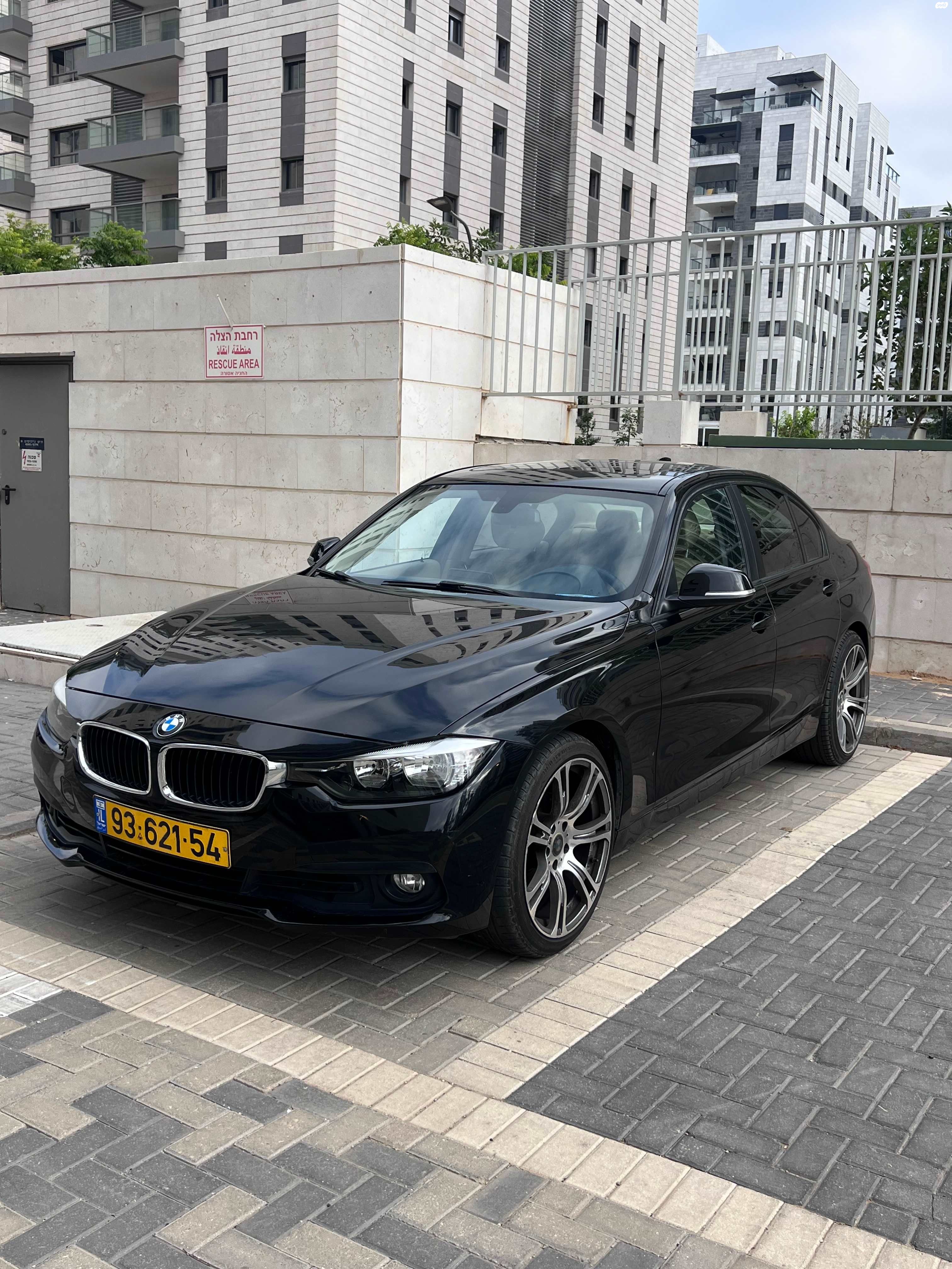 מודעת רכב ב מ וו סדרה 3