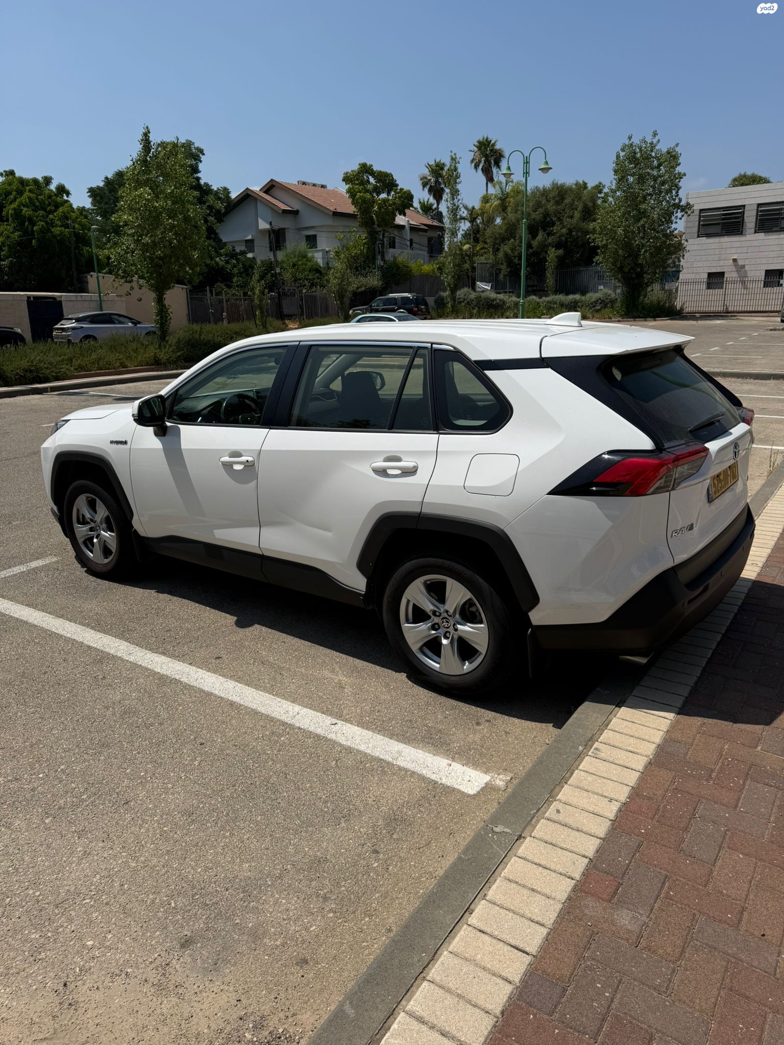 מודעת רכב טויוטה RAV4