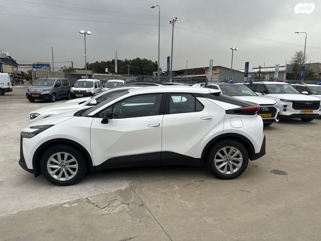 מודעת רכב טויוטה C-HR