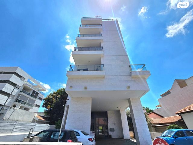 גג/ פנטהאוז, העלייה השנייה, רח' הנשיא צפון, חדרה