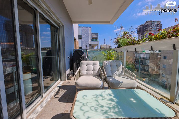 דירה, הרצליה