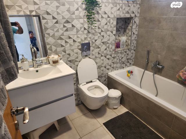 דירה, מבצע דני, נווה אפק, ראש העין