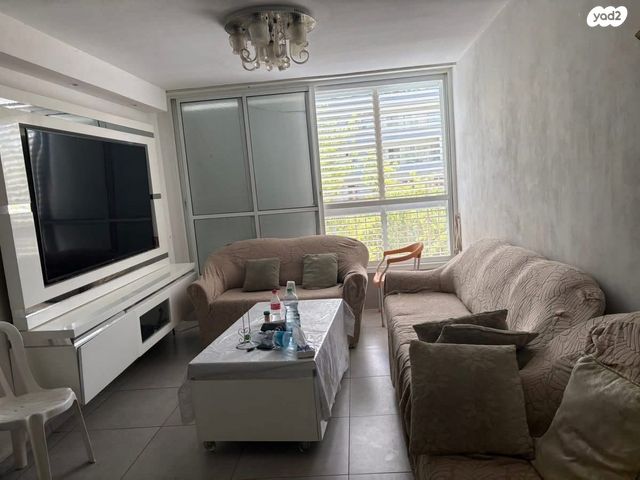 דירה, הדרור, נאות בן גוריון, יבנה