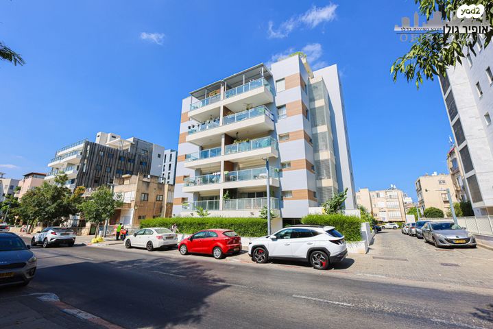 דירה, הרצליה