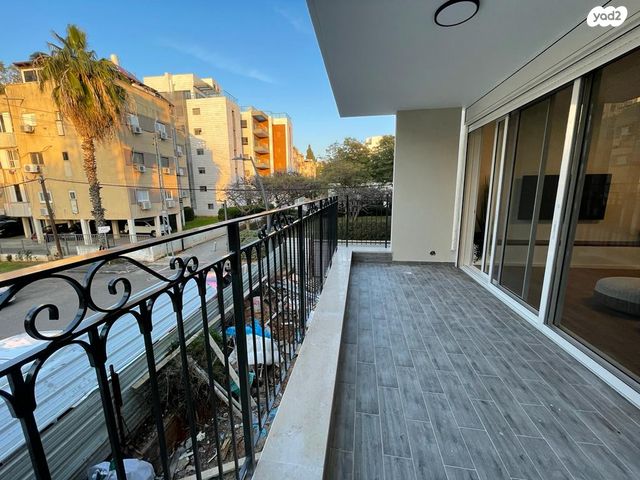 דירה, הרצליה