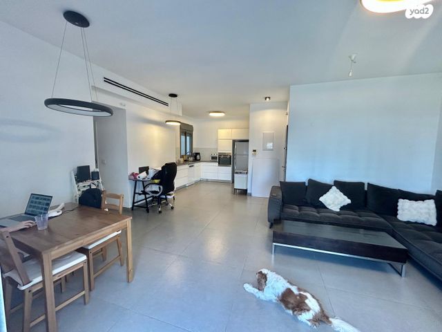 דירה, הפרחים, חריש