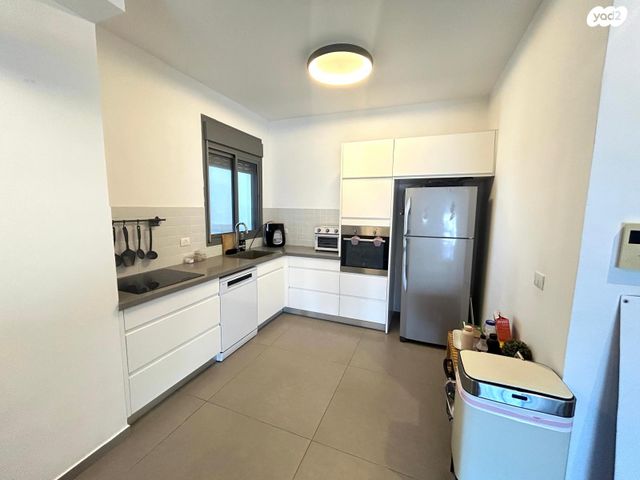 דירה, הפרחים, חריש