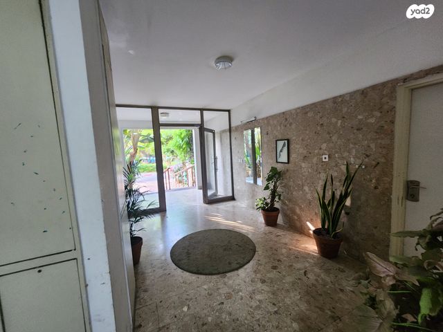 דירה, מבצע דני, נווה אפק, ראש העין