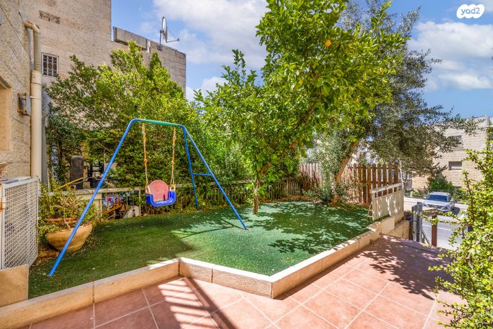 דירת גן, אנוסי משהד, ארמון הנציב, תלפיות מזרח, ירושלים