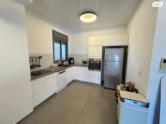 דירה, הפרחים, חריש