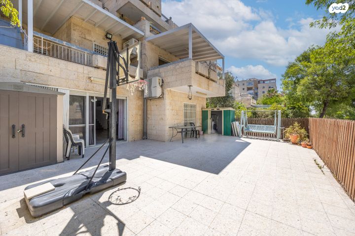 דירת גן, אנוסי משהד, ארמון הנציב, תלפיות מזרח, ירושלים