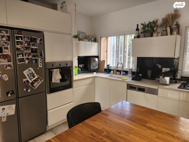 דירה, מבצע דני, נווה אפק, ראש העין