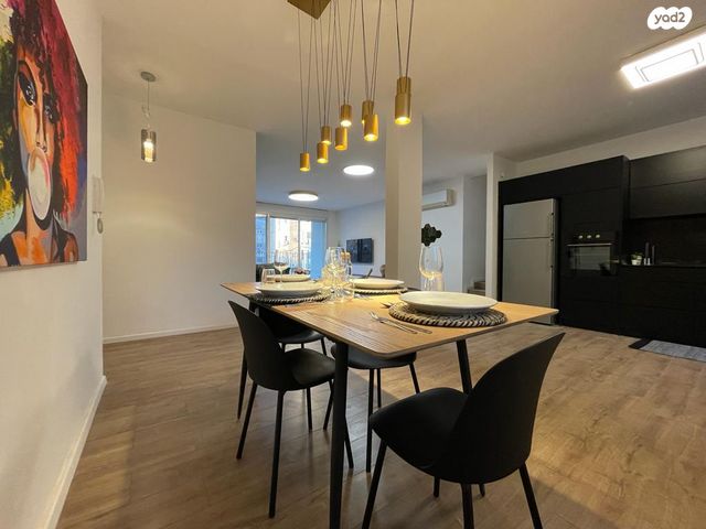 דירה, הרצליה