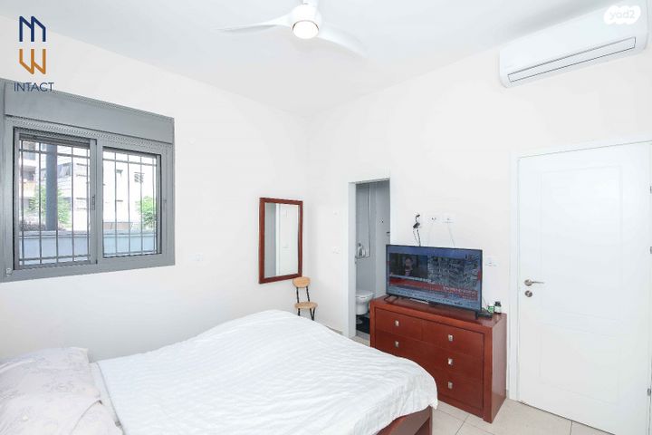 דירת גן, נרקיס, הפרחים, חריש