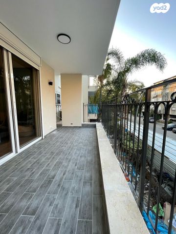 דירה, הרצליה