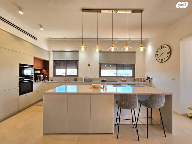 גג/ פנטהאוז, העלייה השנייה, רח' הנשיא צפון, חדרה