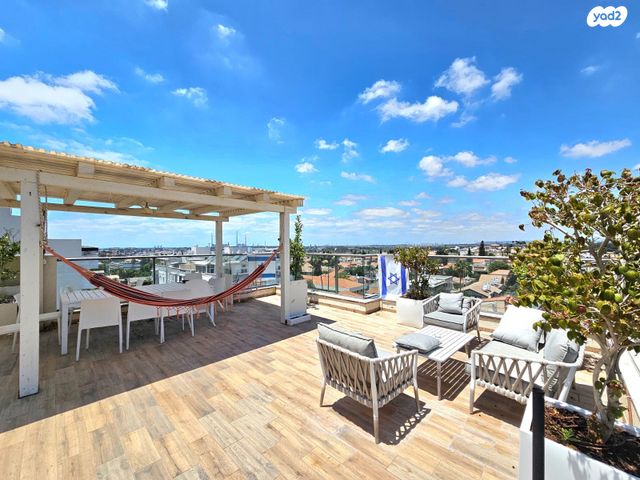 גג/ פנטהאוז, העלייה השנייה, רח' הנשיא צפון, חדרה