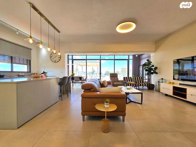 גג/ פנטהאוז, העלייה השנייה, רח' הנשיא צפון, חדרה