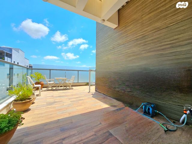 גג/ פנטהאוז, העלייה השנייה, רח' הנשיא צפון, חדרה