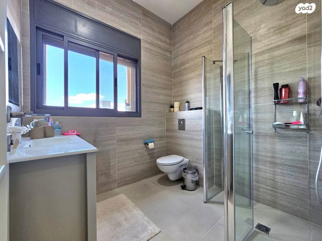 גג/ פנטהאוז, העלייה השנייה, רח' הנשיא צפון, חדרה