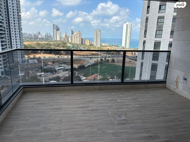 דירה, אמנון ליפקין שחק, נוף הטיילת, נתניה