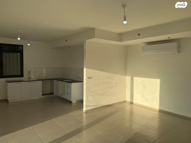 שמעון פרס/ האצטדיון